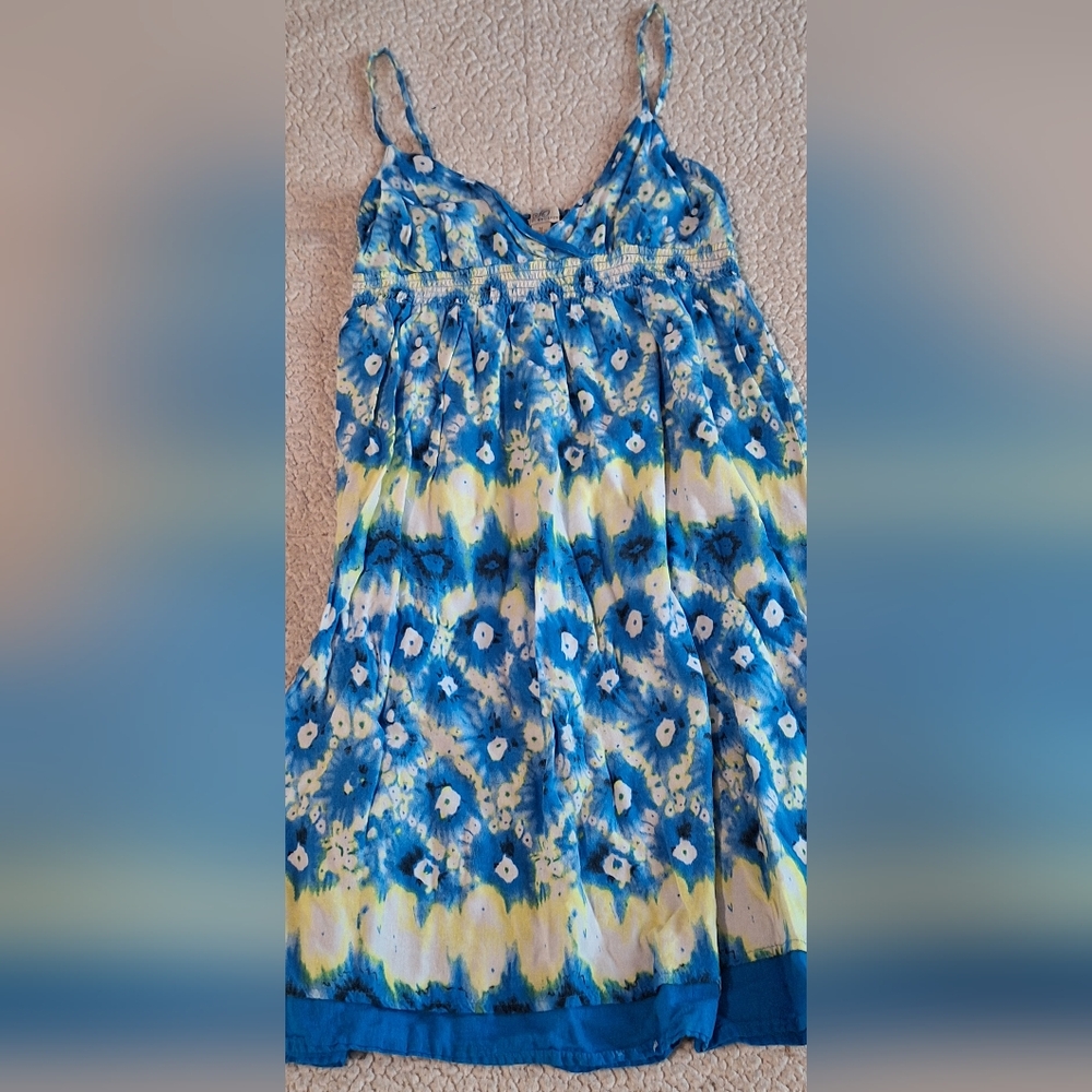 So wear it declare it medium v-neck sundress blue white and yellow